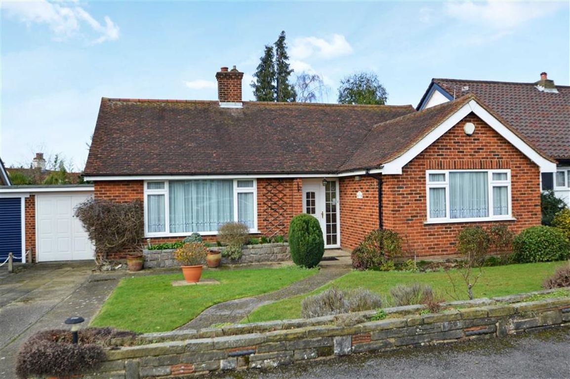 2 bedroom Detached Bungalow for sale in Epping