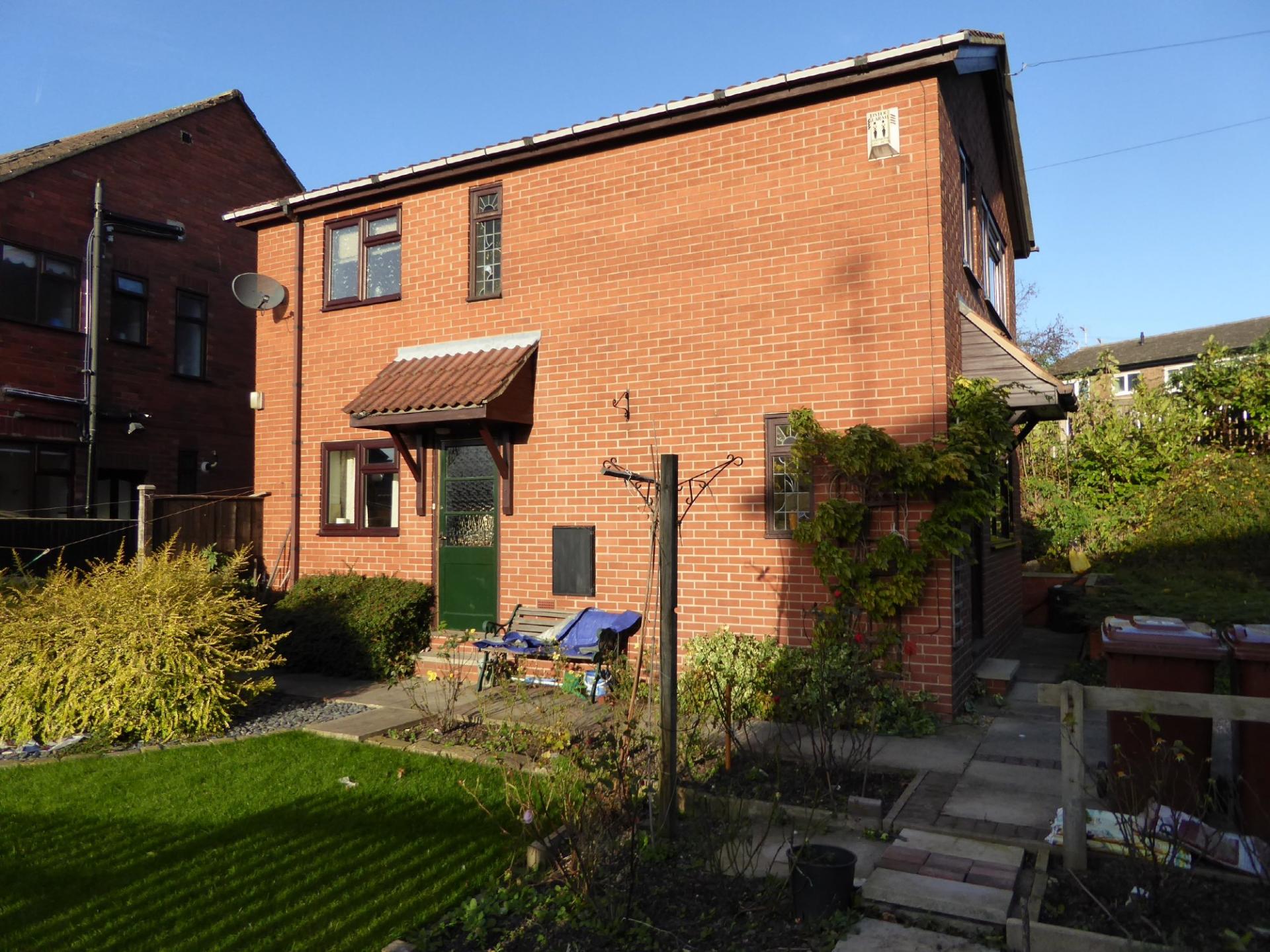 2 bedroom Detached House for sale in Wakefield