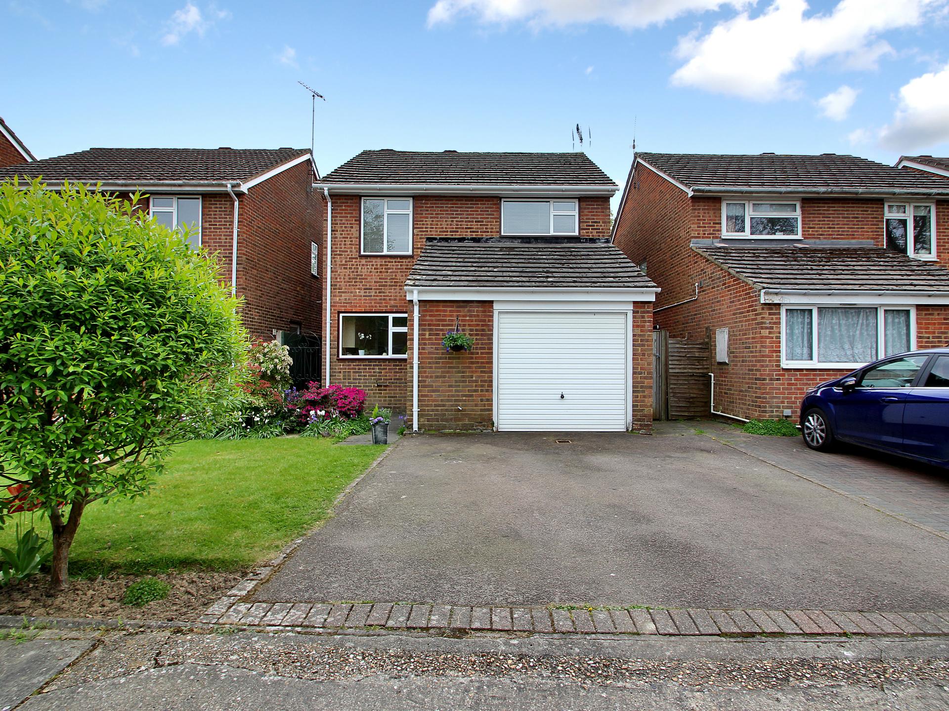 3 bedroom Detached House for sale in Crawley