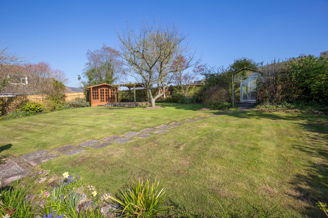 2 bedroom Detached Bungalow for sale in Devon