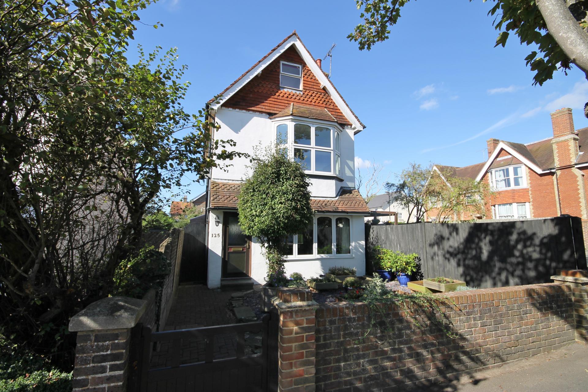 Best 25+ Bohemian living rooms ideas on Pinterest ... 4 bedroom Detached House for sale in Burgess Hill