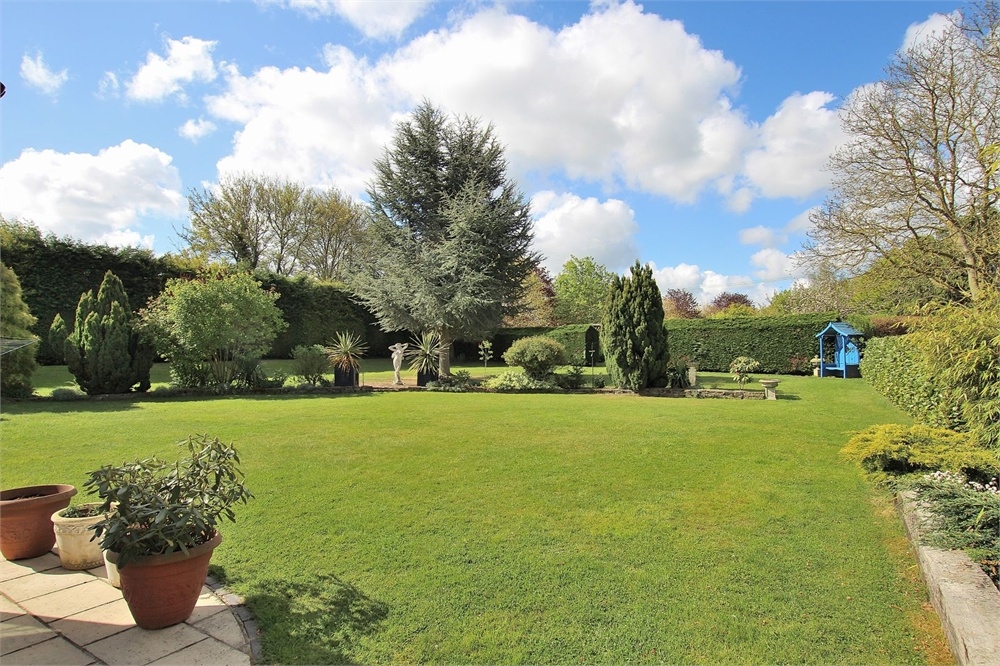6 bedroom Detached House for sale in Finchingfield