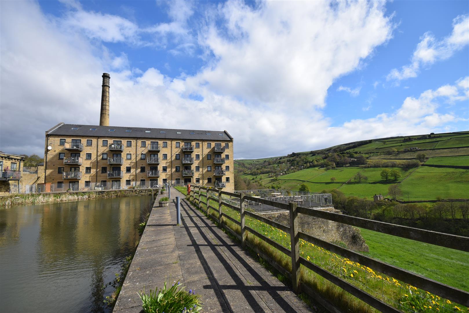 2 bedroom Duplex for sale in Luddenden