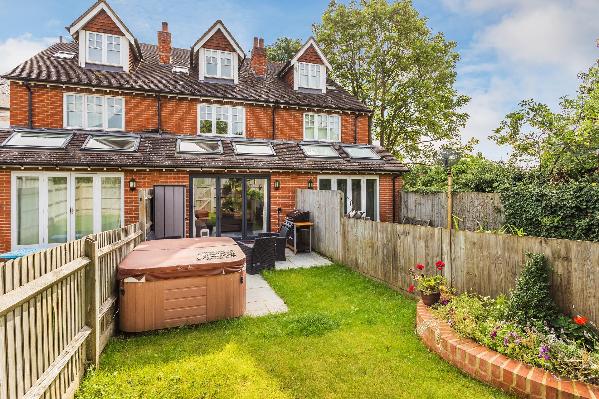 3 Bedroom House In Guildford 3 Bedroom House In Guildford